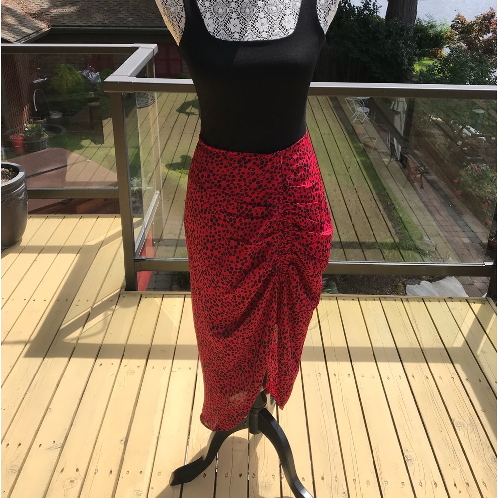 BB Dakota Chiffon Midi skirt - Size 10